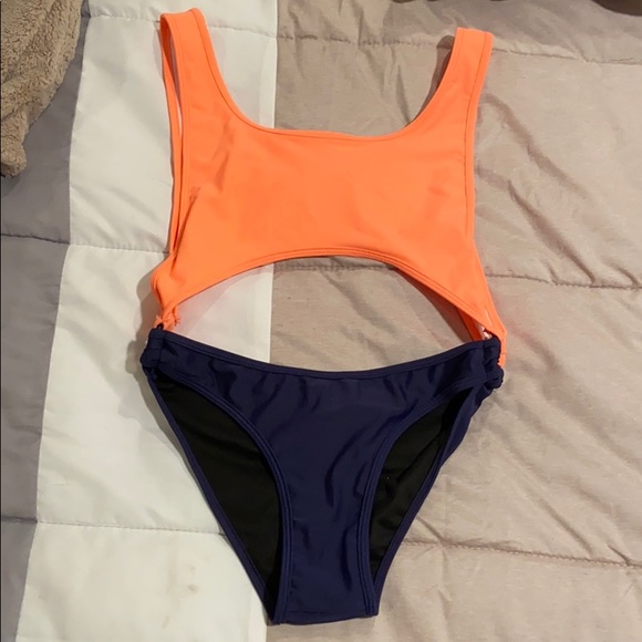 Bathing suit - Picture 3 of 5